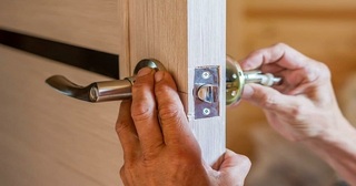 Установка и замена дверной ручки в Тейково от 294 руб. – Мастер24, монтаж фурнитуры, недорого